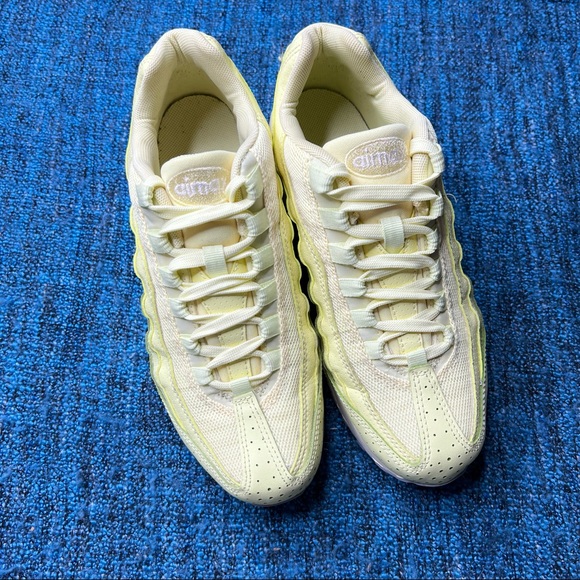 Nike Air Max 95 SE GS Citron Yellow Sneakers - Picture 2 of 7